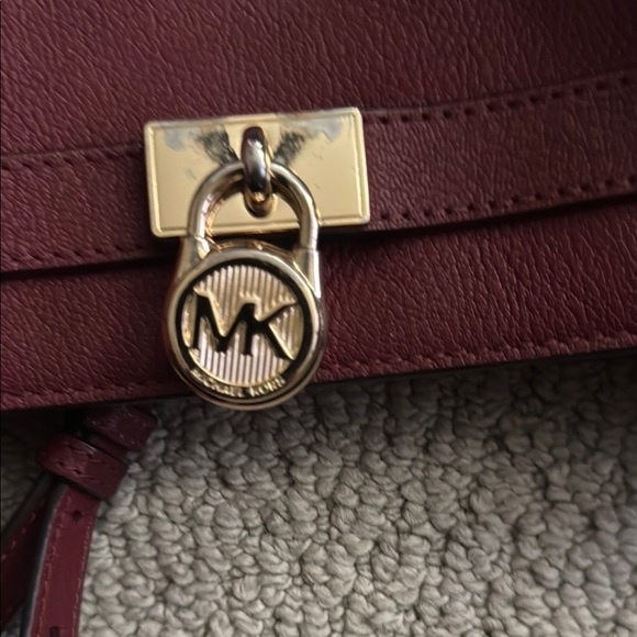 Elegant Burgundy Leather Shoulder Bag - Picture 5 of 5